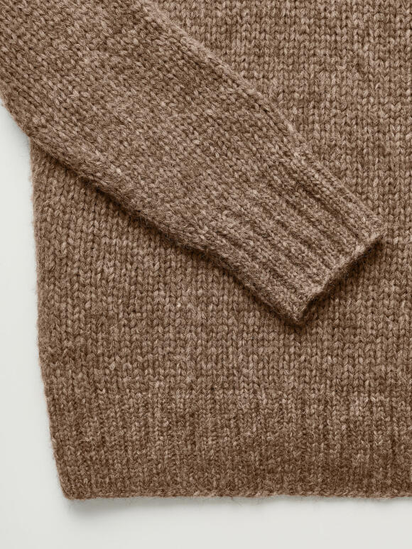Aiayu Mechera Sweater