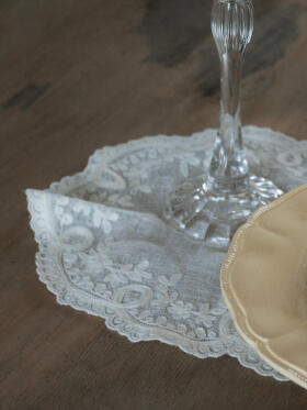 Anne-Mi - Anne-Mi Heims Embroidery Placemat